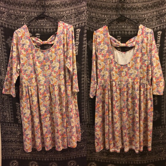 Forever 21 Dresses & Skirts - Floral Bow-Back Skater Dress